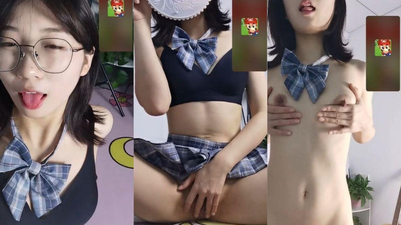 清纯眼镜妹与金主一对一私拍曝光 JK装脱内裤反差炸裂 揉奶揉穴骚气呻吟扭动骚臀太绝！