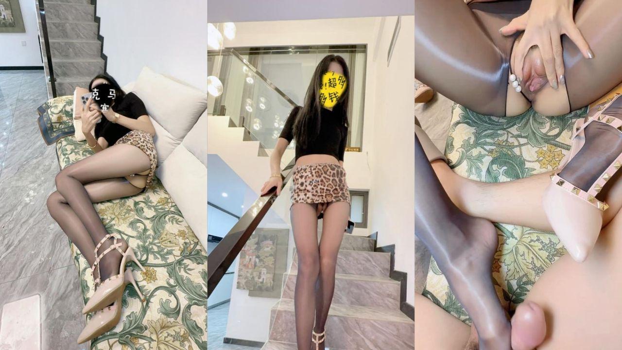 海角父女乱伦视频 女儿豹纹裙下的骚脚被我射满精液 穿着高跟鞋感受足底精液丝滑带感